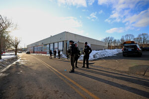 Tiroteio em jogo de hóquei faz dois mortos; incidente de violência doméstica é a principal linha de investigação