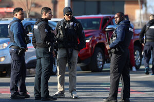 Polícia investiga suspeito Robert Dorgan após ataque em jogo de hóquei devido a histórico familiar conturbado