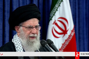 Ali Khamenei ameaça afundar navio dos EUA durante negociações nucleares 