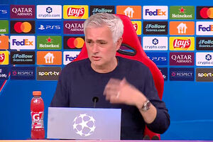 Mourinho e a expulsão: "Árbitro não ficou contente em jogar só este jogo, quis jogar o próximo"