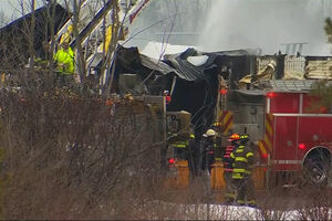 Explosão destrói igreja em Nova Iorque. Pastor e bombeiros ficaram feridos