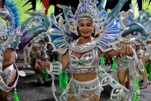 Cores e brilhos marcam os desfiles do Carnaval do Rio de Janeiro  