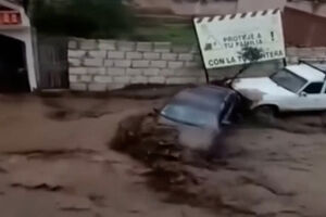 Pelo menos dois mortos e centenas de casas afetadas pelas cheias no sul do Perú   