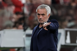 José Mourinho durante o Benfica-AVS