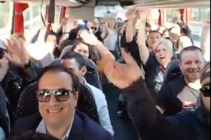 Deputado Rui afonso do Chega num autocarro do Grupo 1143