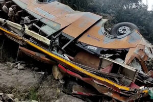 Acidente de autocarro com turistas faz pelo menos 19 mortos no Nepal