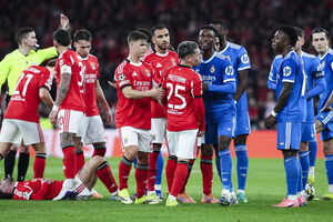 Prestianni e Vinícius Júnior no centro do 'furacão' durante o Benfica-Real Madrid