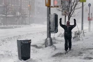 Tempestade de neve paralisa Nova Iorque e nordeste dos Estados Unidos 