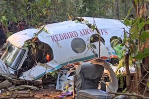 Ambulância aérea cai na Índia e faz sete mortos