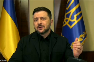 “Putin é a própria guerra”: Zelensky critica Moscovo nos quatro anos desde o início da invasão