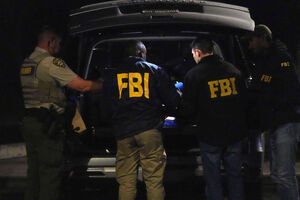 Agentes do FBI fazem busca da casa de português em Los Angeles