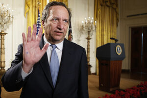 Larry Summers renuncia ao cargo de professor em Harvard após ligação a Jeffrey Epstein