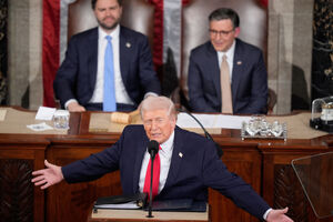 Donald Trump discursa sobre o Estado da União perante o Congresso na Câmara dos Representantes no Capitólio