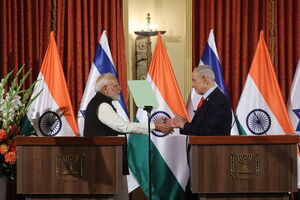 Benjamin Netanyahu e Narendra Modi numa conferência de imprensa em Jerusalem 