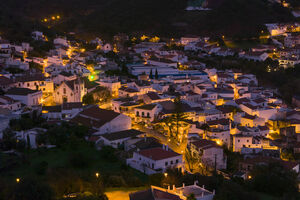 Alte, aldeia no Algarve, enfrenta interioridade e despovoamento, apesar da herança cultural e beleza