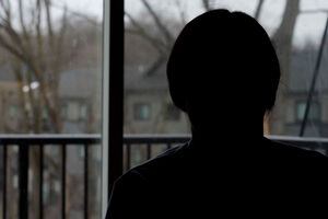 “O que passámos, é algo que não desejo a ninguém”: o testemunho de uma refugiada legal detida e isolada nos EUA   