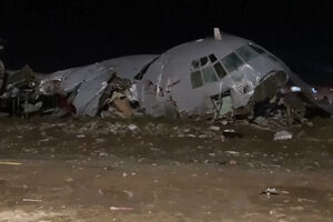 Operações de busca em curso após queda de avião militar na Bolívia