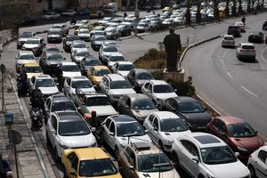 Trânsito intenso em Teerão com pessoas a tentar sair da cidade