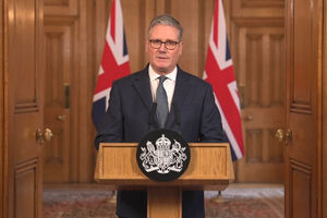 Primeiro-ministro britânico pede regresso à via diplomática para evitar escalada com o Irão