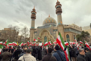 Apoiantes do regime iraniano manifestam-se em Teerão contra ataques dos EUA e Israel