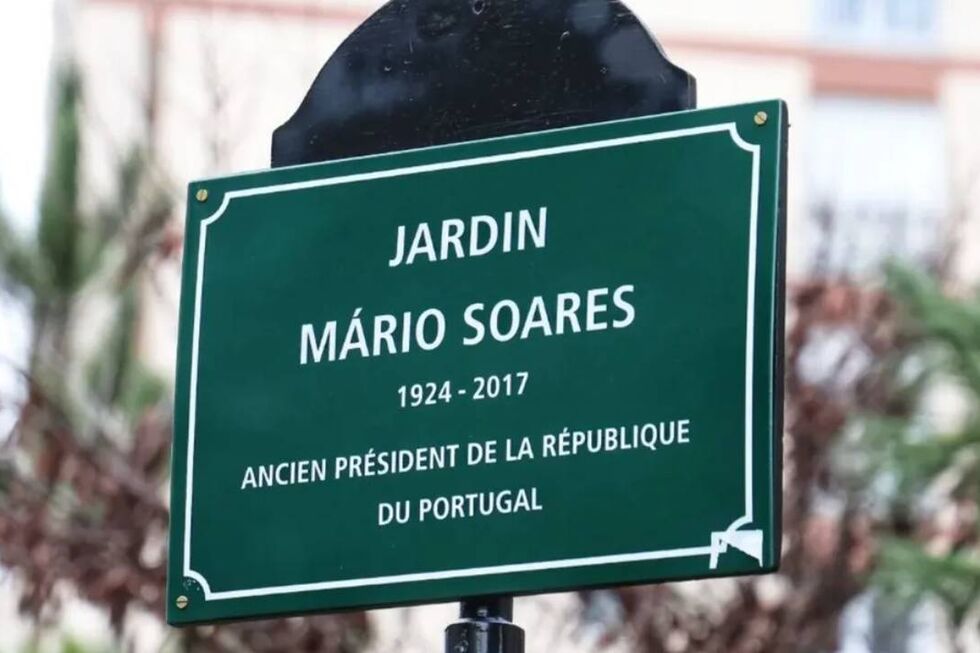 Placa do jardim 'Mário Soares' em Paris 
