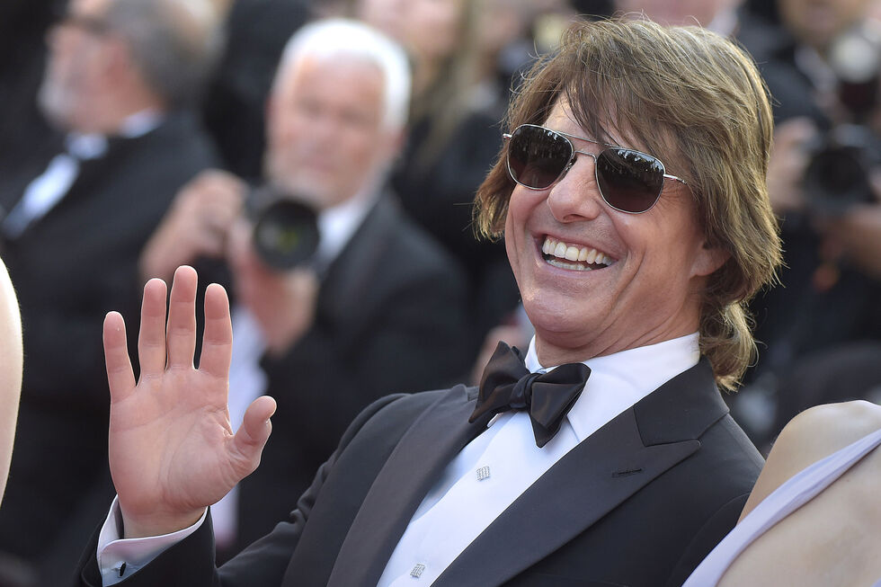 Tom Cruise deixa apartamento em Londres após assalto a loja Rolex