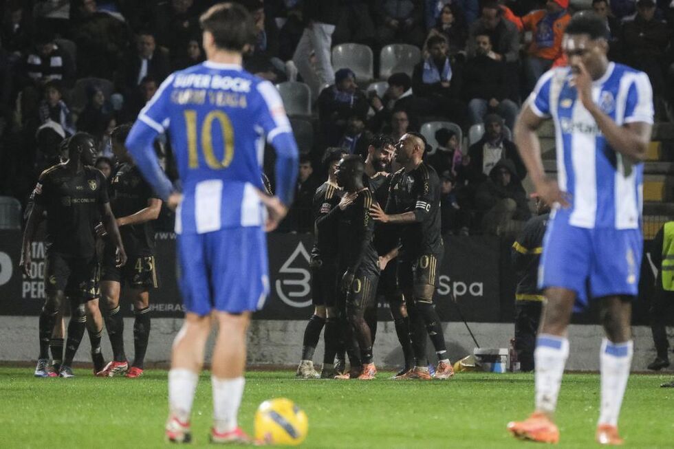 Os jogadores do Casa Pia celebram um golo contra o FC Porto