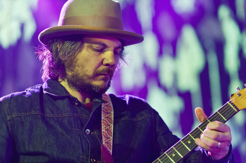 O cantor e escritor de canções Jeff Tweedy, mais conhecido por ser vocalista dos Wilco, atua este sábado no Capitólio, em Lisboa