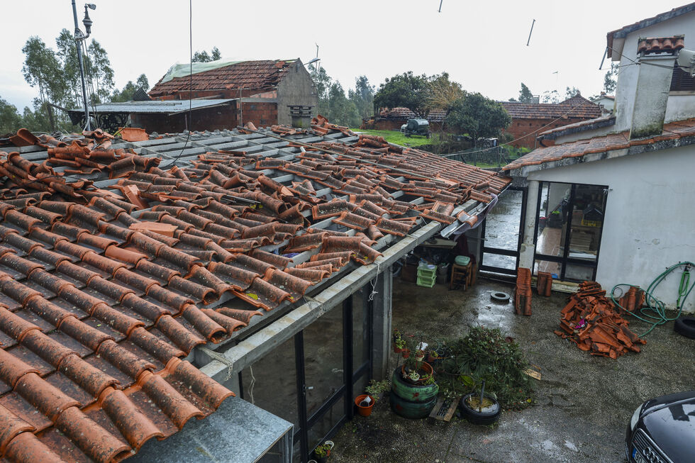 Destelhamento de habitações em Pedrógão Grande após mau tempo