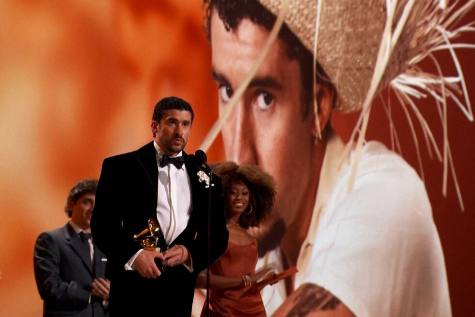 “Não somos selvagens”: Bad Bunny deixa críticas o ICE na cerimónia dos Grammy   