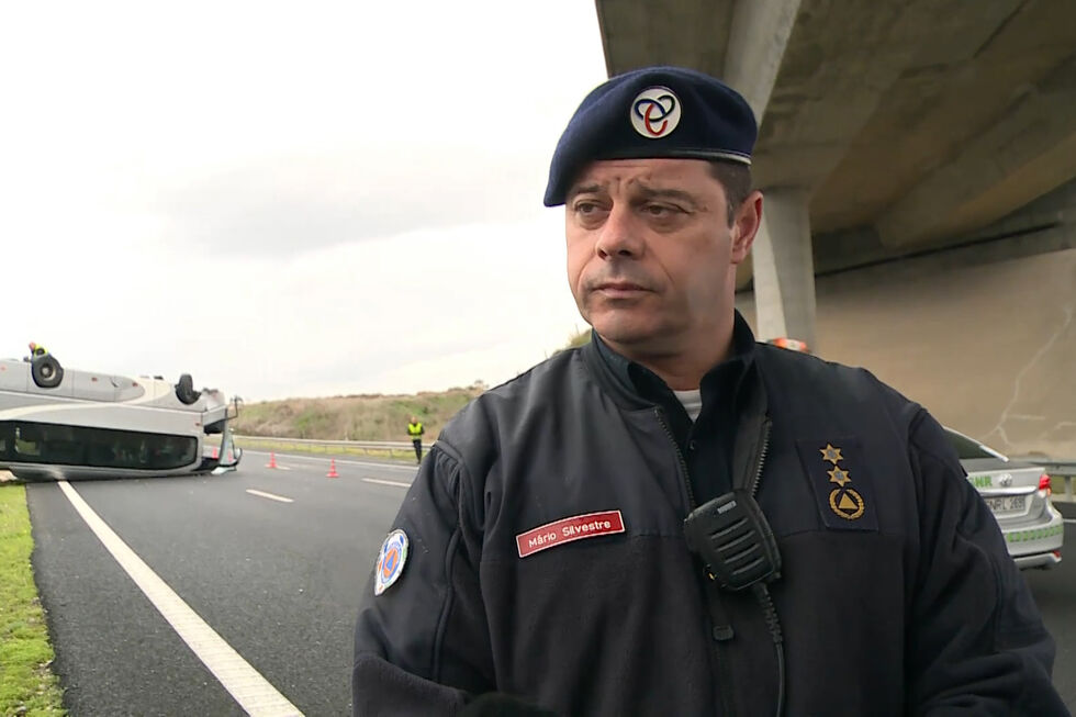 Comandante da Proteção Civil ausente durante tempestades, viajou para Bruxelas