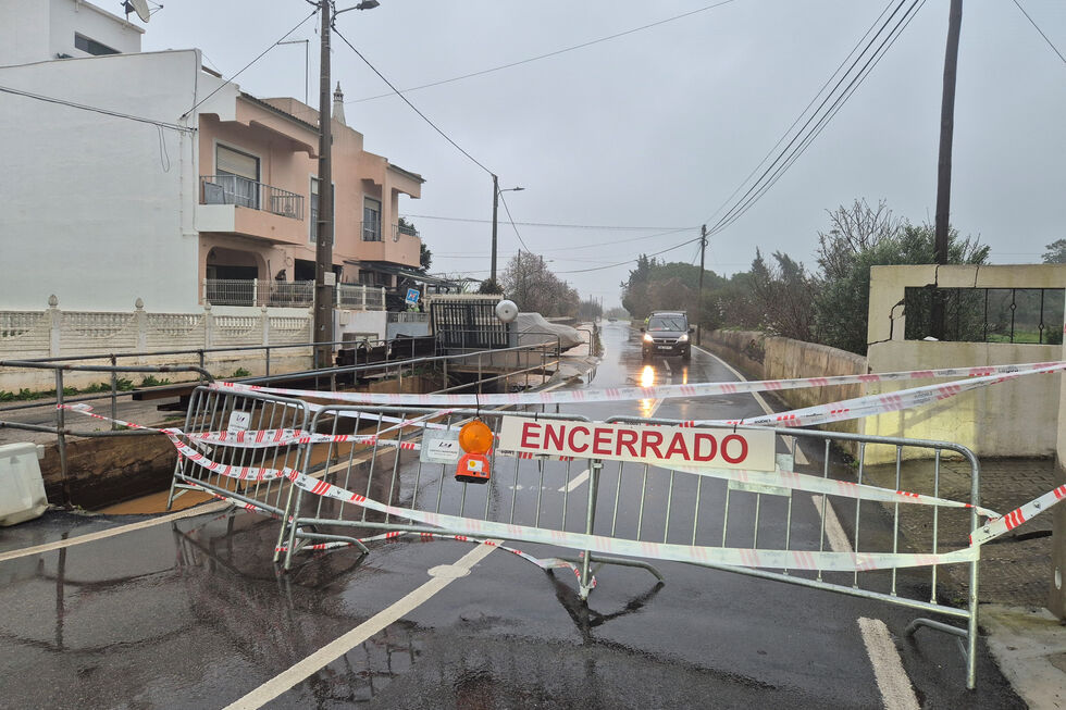 Estrada encerrada devido ao mau tempo e à depressão Leonardo