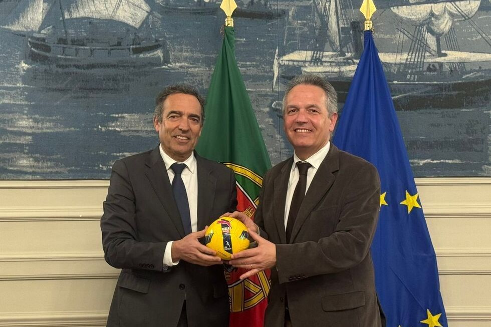 Reinaldo Teixeira, presidente da Liga, com Paulo Simões Ribeiro, secretário de Estado adjunto e da Administração Interna