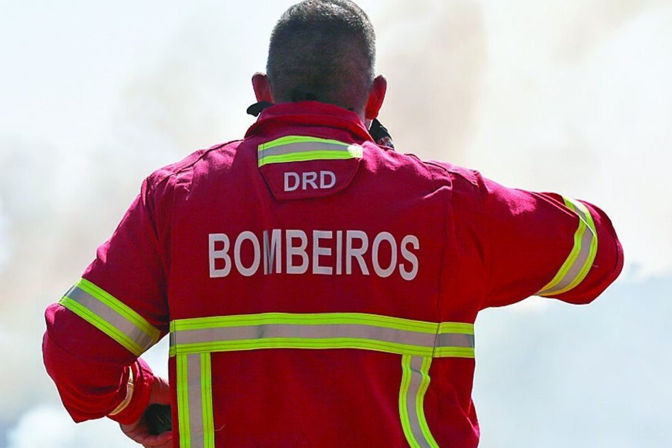 Bombeiro auxiliava famílias afetadas pelo mau tempo