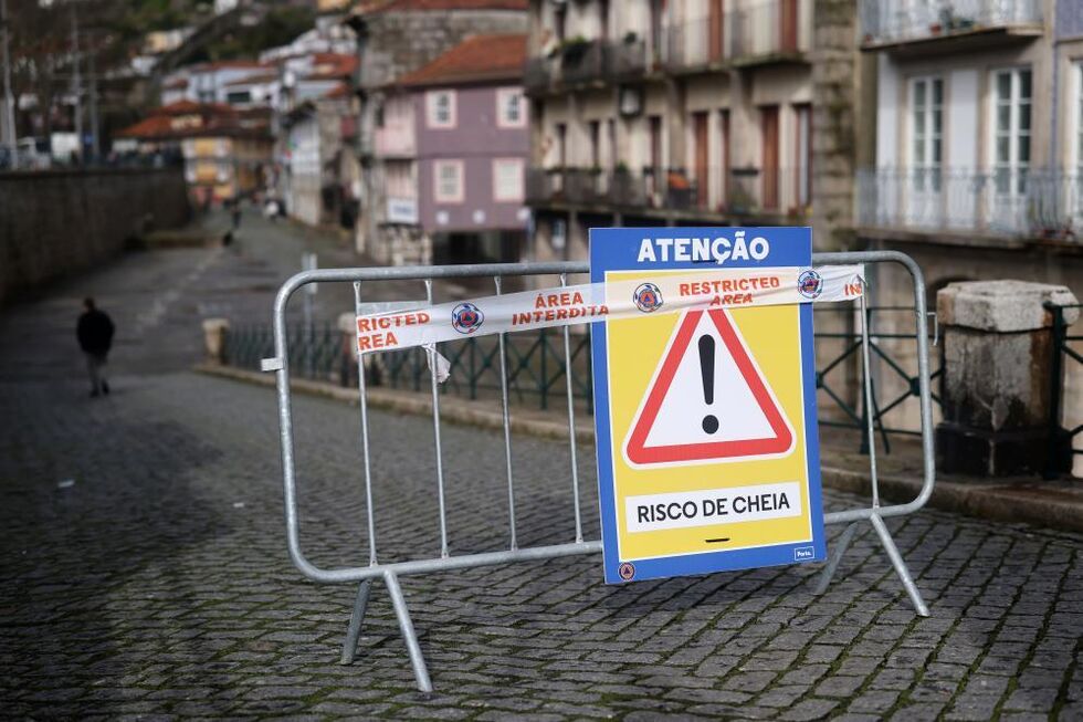 Estradas cortadas no Porto