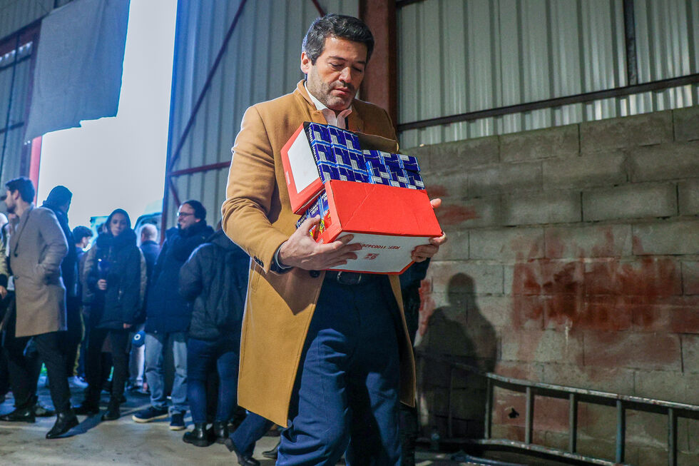 André Ventura acusado de usar chuva falsa em vídeo promocional