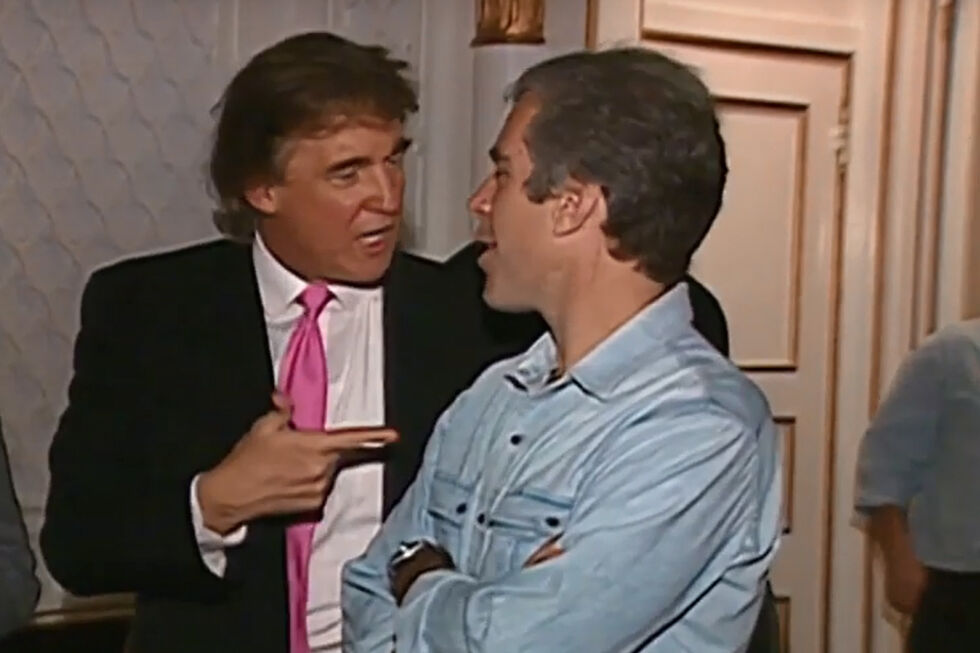 Donald Trump e Jeffrey Epstein conversam num evento