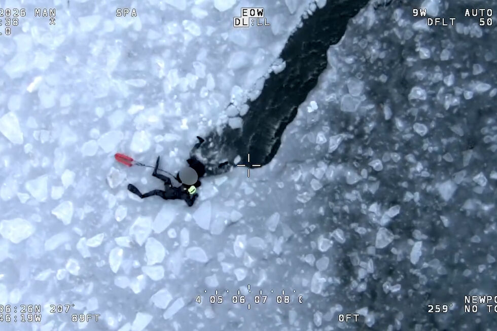 Três pessoas resgatadas após ficarem presas em águas congeladas em Nova Iorque 