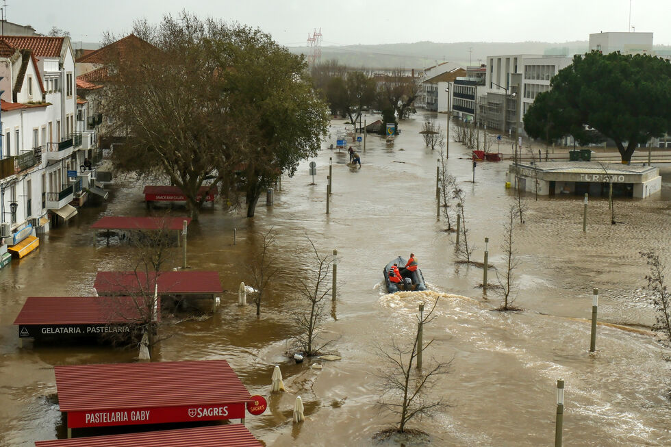 Cheias em Alcácer do Sal: Marginal inundada e visita do Primeiro-Ministro