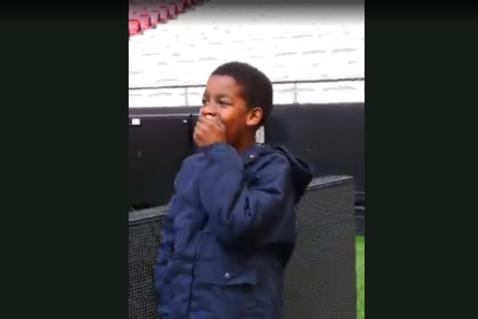 «É como um sonho»: Rodrigo, o menino de 9 anos que salvou a mãe, visitou o Estádio da Luz