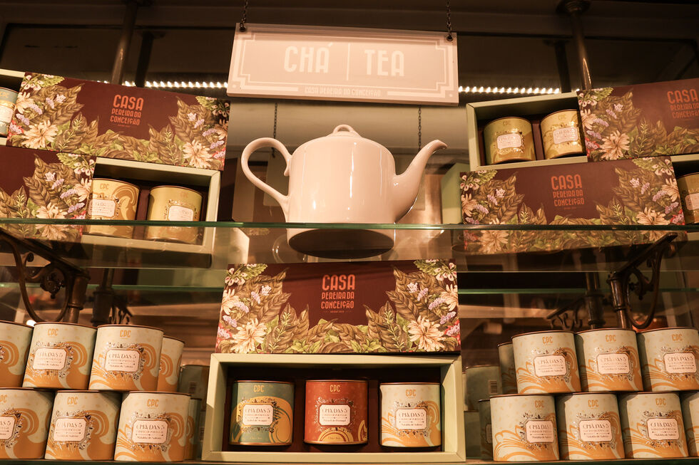 A coleção Chá das Cinco inclui chás de erva-príncipe com limão e com sabor  a passas e vinho do Porto