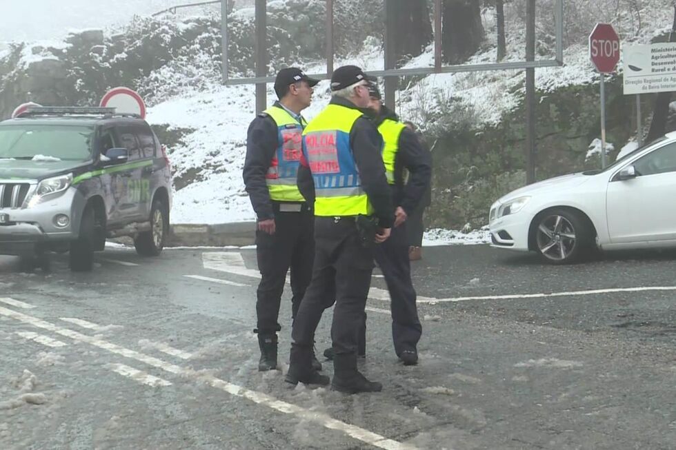 Acessos à Torre por Piornos e Lagoa Comprida estão encerrados