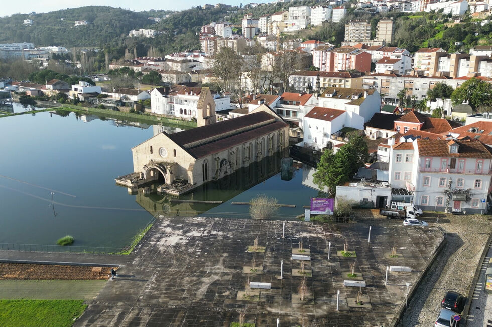 Imagens de drone revelam interior do Mosteiro de Santa Clara-a-Velha submerso em Coimbra