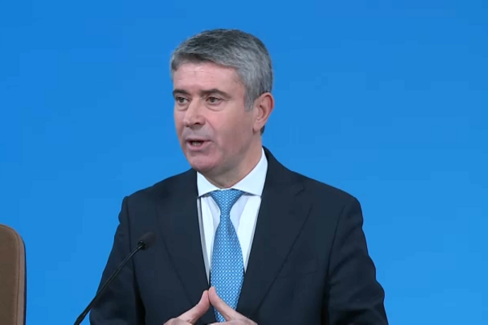 José Luís Carneiro acusa governo de ter uma "tendência para se entender" com o Chega e não com o PS
