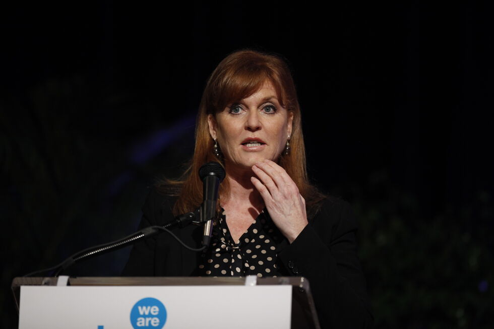 Sarah Ferguson a discursas num evento