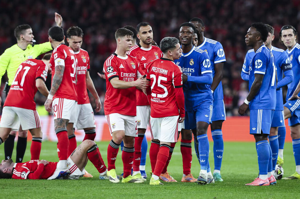 Prestianni e Vinícius Júnior no centro do 'furacão' durante o Benfica-Real Madrid