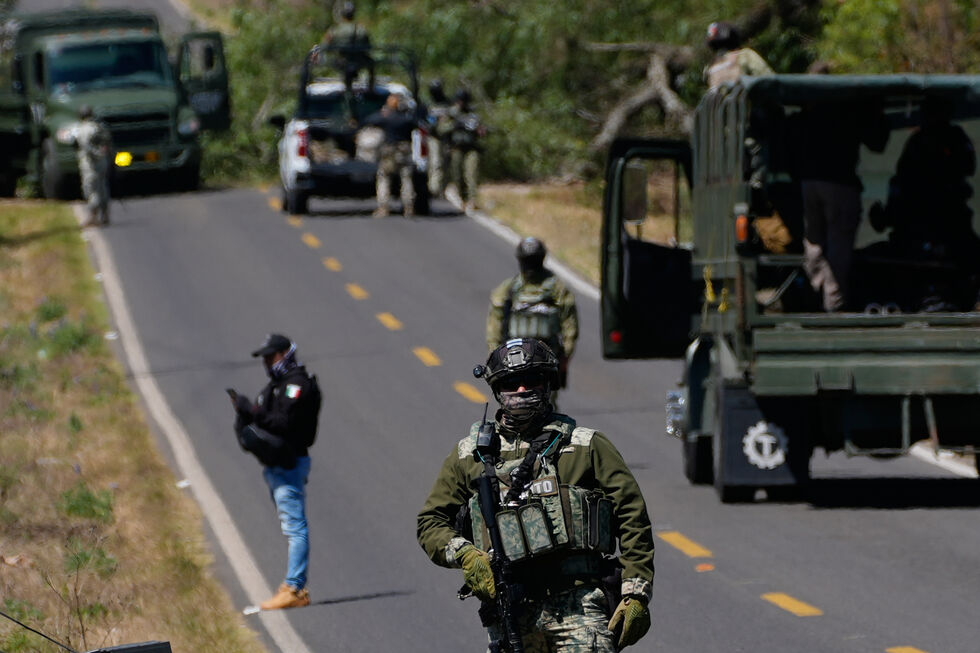 Militares mexicanos mobilizados após a morte de El Mencho em Tapalpa