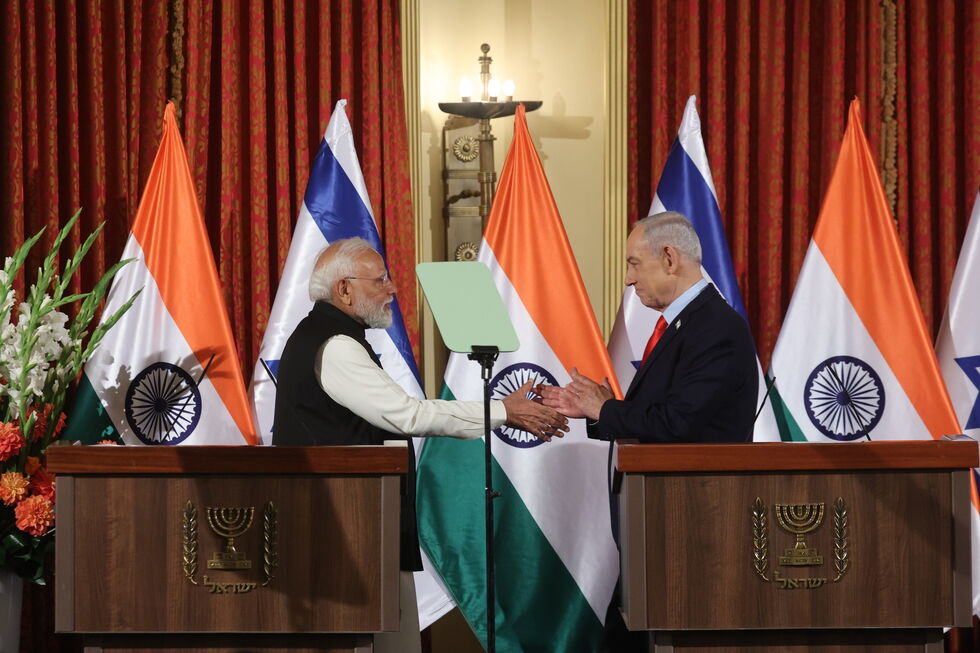 Benjamin Netanyahu e Narendra Modi numa conferência de imprensa em Jerusalem 