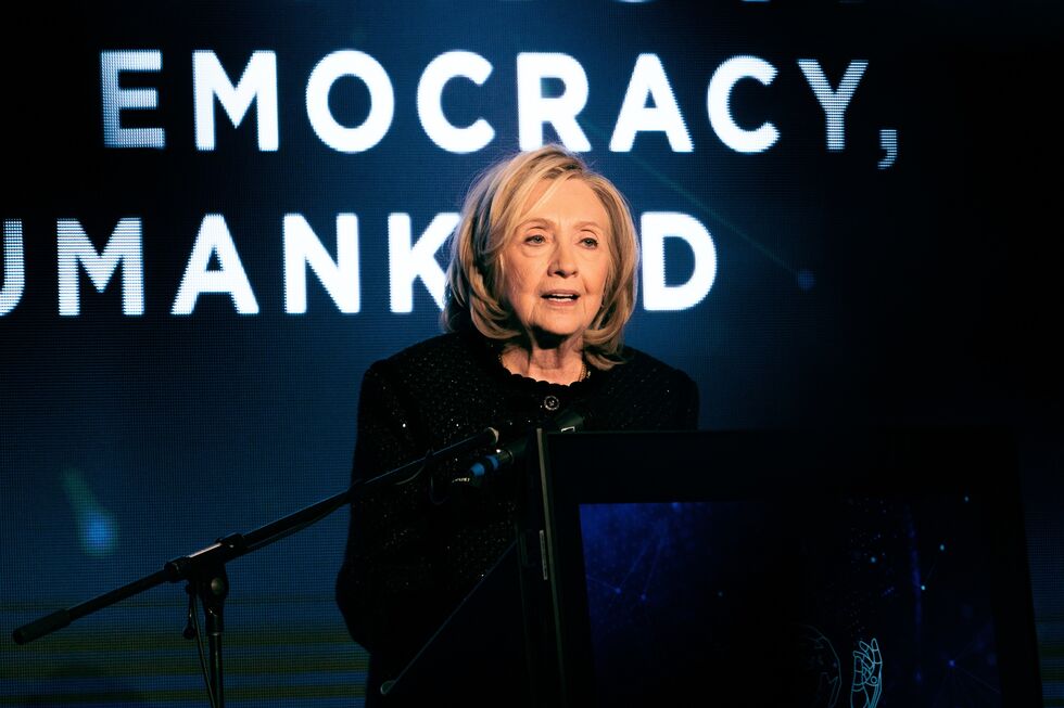 Hillary Clinton negou conhecer Epstein,