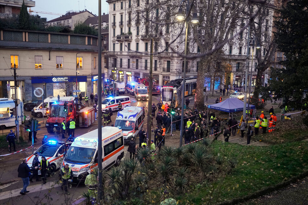 Descarrilamento de elétrico em Milão causa um morto e 40 feridos